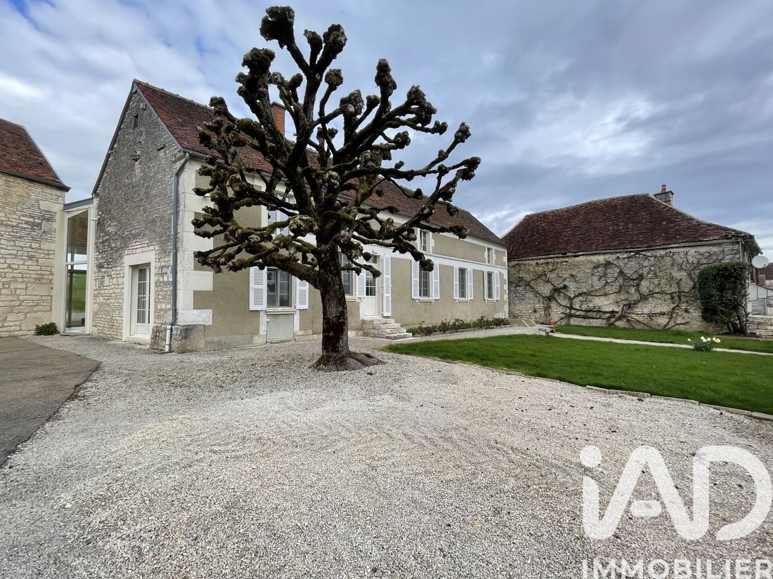 House in Yrouerre, Bourgogne – Franche-Comté, France 1 - 17559616