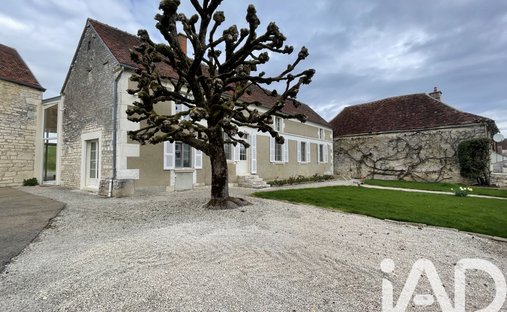 House in Yrouerre, Bourgogne – Franche-Comté, France 1