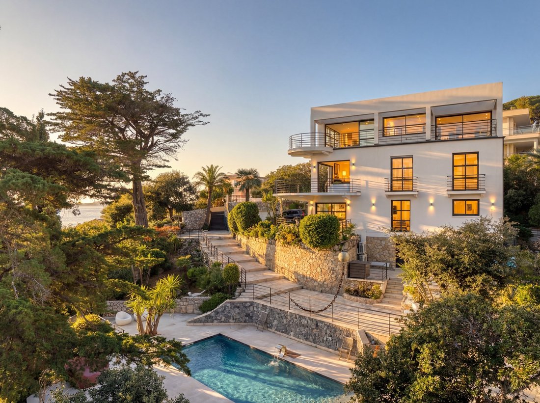 House in Saint Nicolas, Cannes, France 1 - 17559456