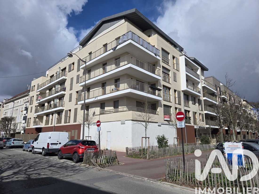 Apartment in Plateau-Mont Valérien, Rueil-Malmaison, France 1 - 17559472