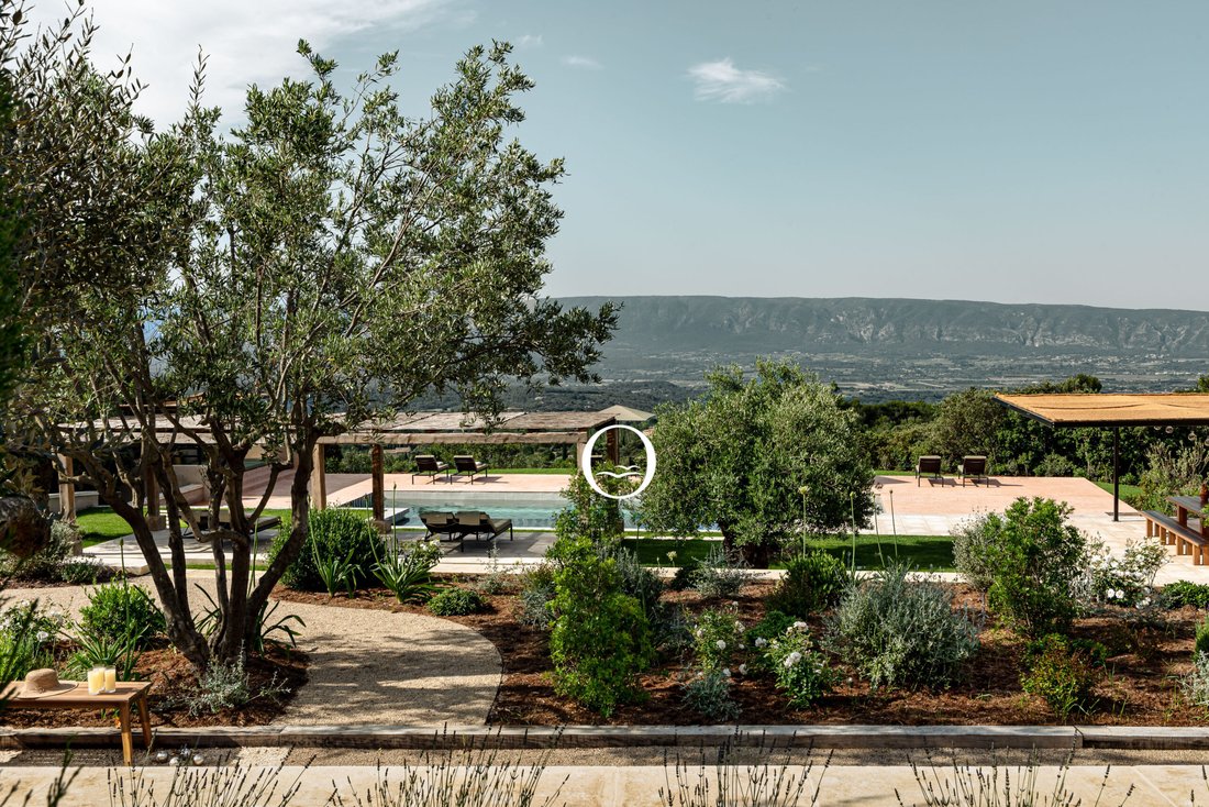 Villa in Gordes, Provence-Alpes-Côte d'Azur, France 3 - 17557813