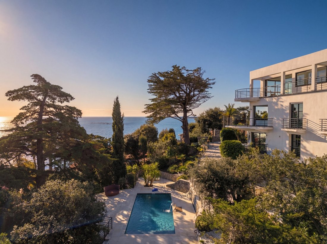 House in Saint Nicolas, Cannes, France 2 - 17559456