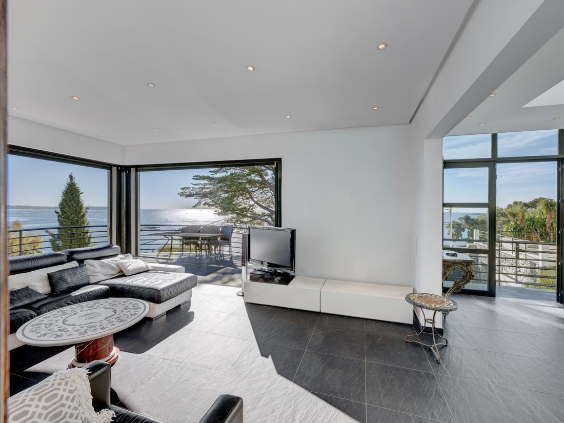 House in Saint Nicolas, Cannes, France 4 - 17559456