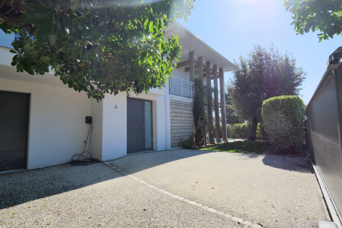 Villa in Vaux-sur-Mer, Nouvelle-Aquitaine, France 3 - 17557811