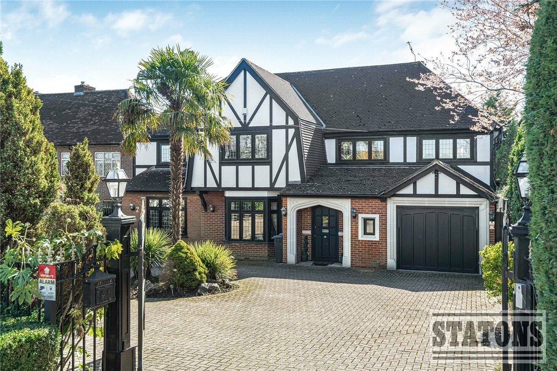 House in Ferney Hill, Enfield, England 3 - 17563976