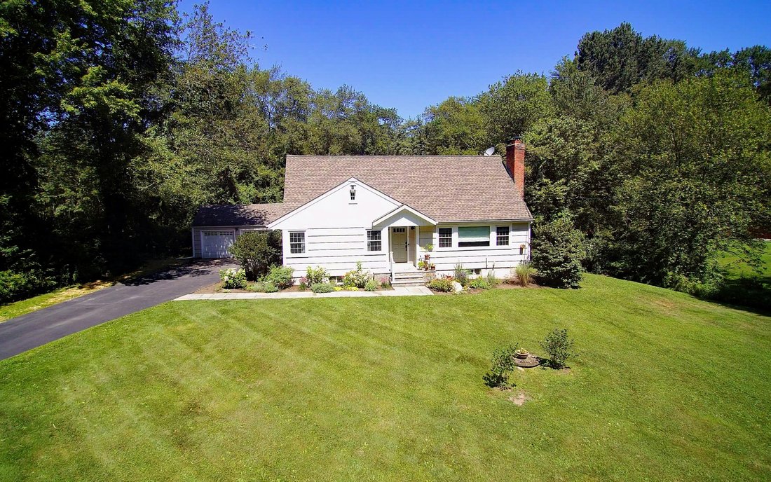 House in Newtown, Connecticut, United States 2 - 17565264