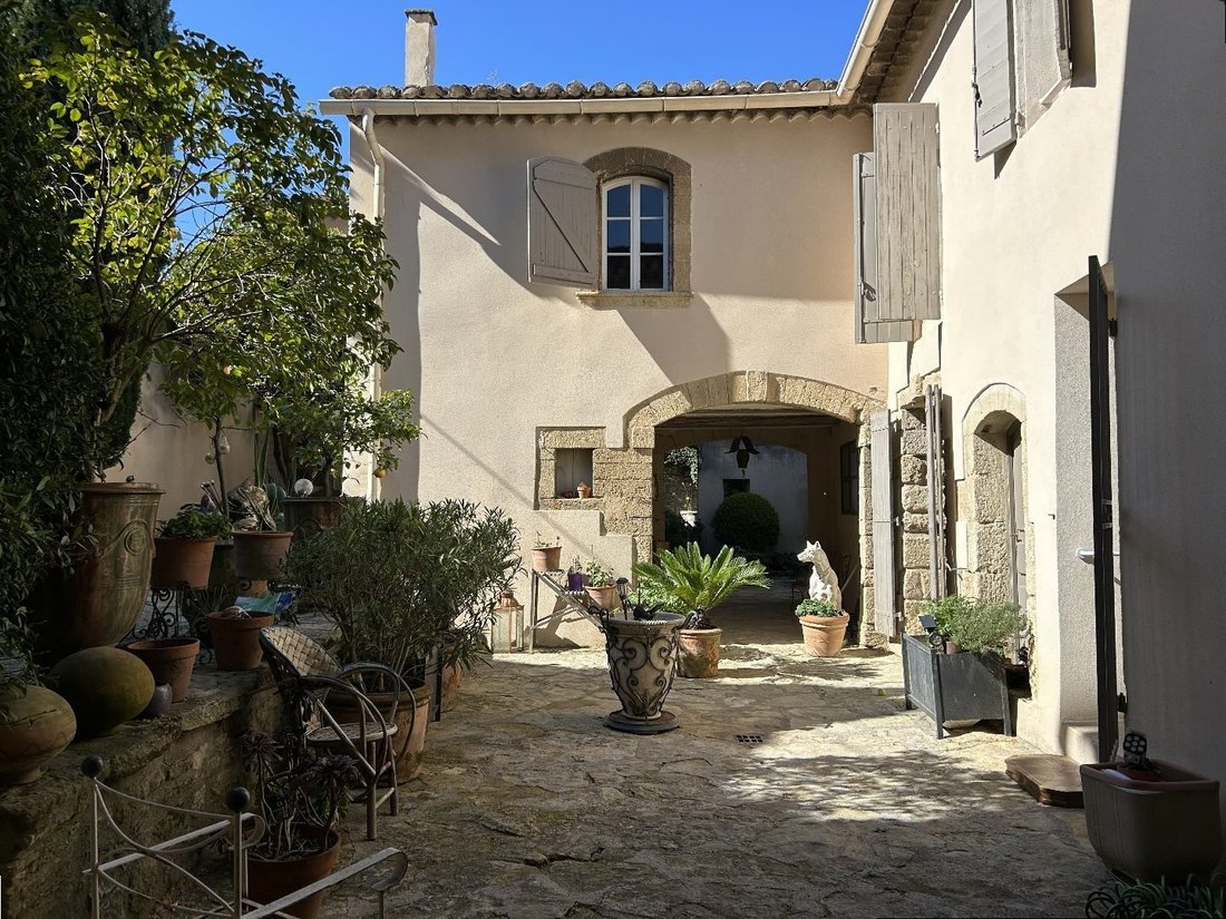 House in Robion, Provence-Alpes-Côte d'Azur, France 1 - 17564355