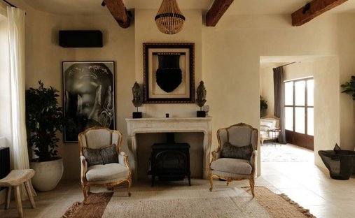 18th Century Château Facing The Luberon