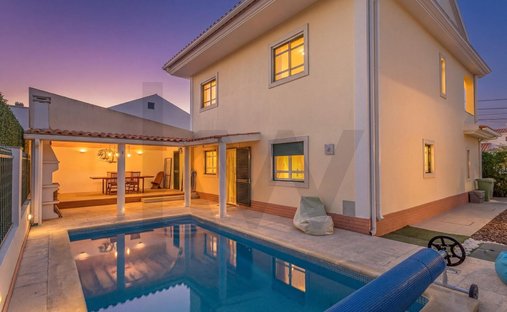 Townhouse in Charneca de Caparica e Sobreda, Setubal, Portugal 1