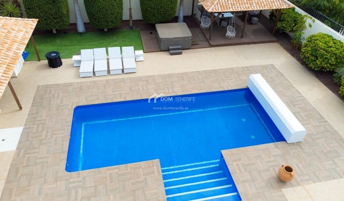 Villa in La Caleta, Adeje, Canary Islands 2 - 17562234