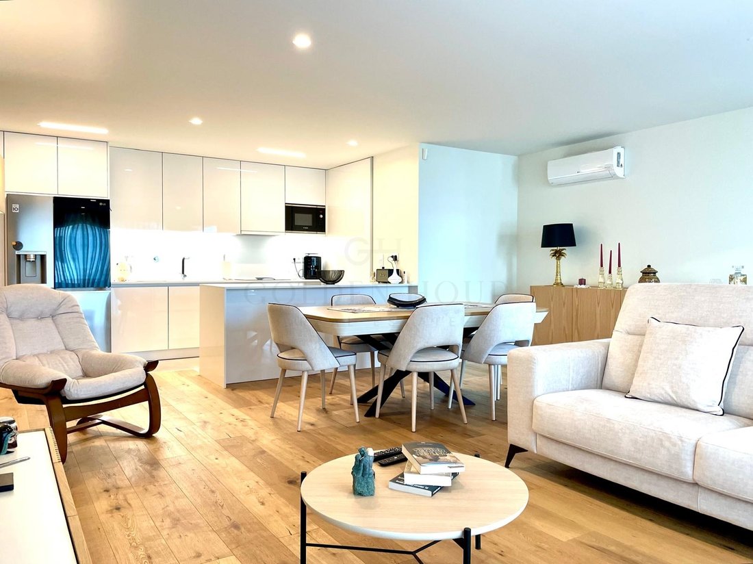 3 Bedroom Apartment In Madalena With In Madalena, Porto District ...