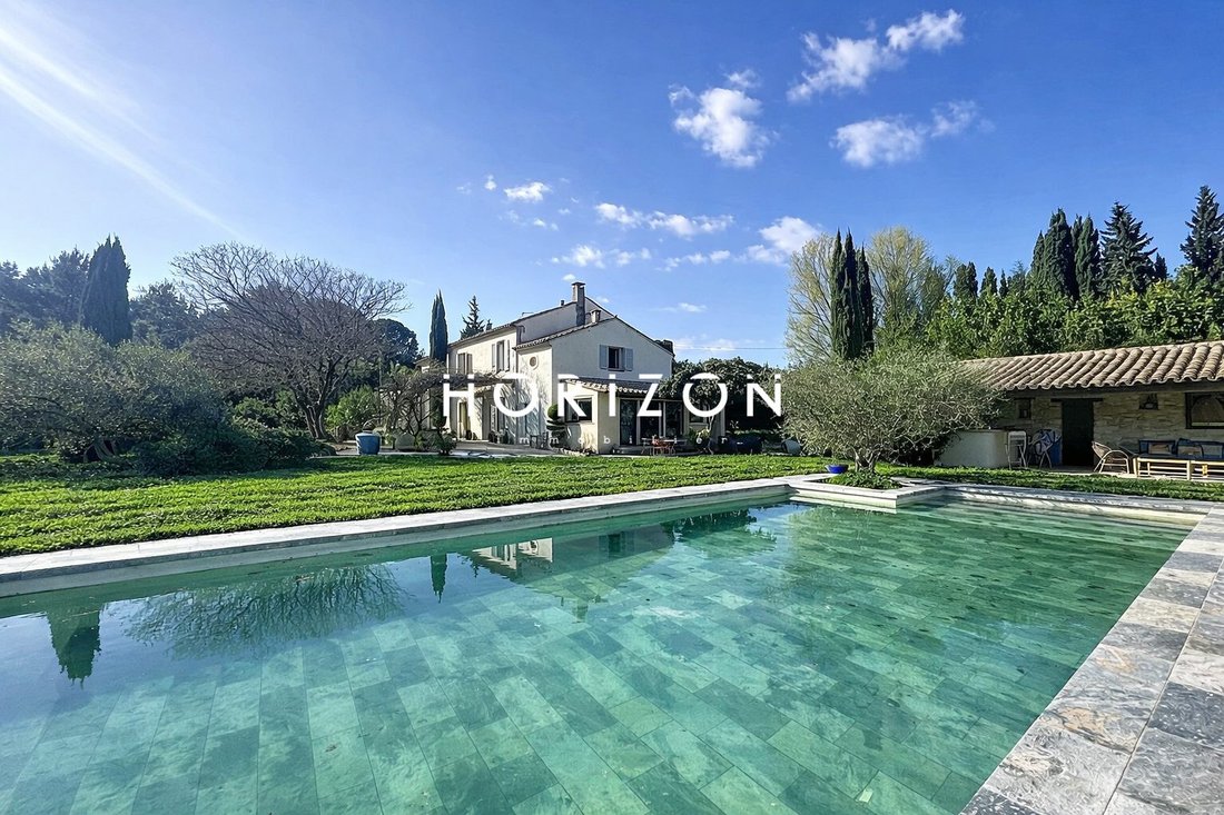 Country House in Saint-Rémy-de-Provence, Provence-Alpes-Côte d'Azur, France 2 - 17561884