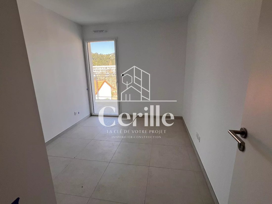 Apartment in Vieille Chapelle, 8e Arrondissement, Marseille 5 - 12885905