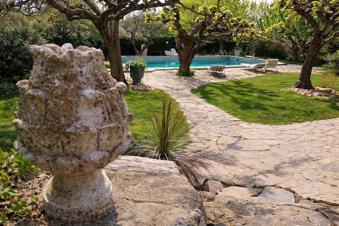 Estate in Uzès, Occitania, France 4 - 17557964