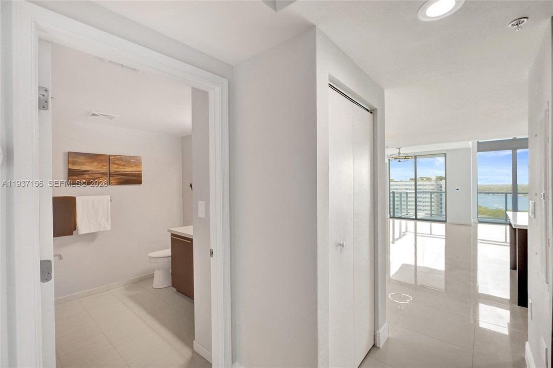 Condo in Miami Beach, Florida, United States 5 - 16870222
