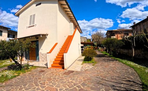 Villa in Colle di Val d'Elsa, Tuscany, Italy 1