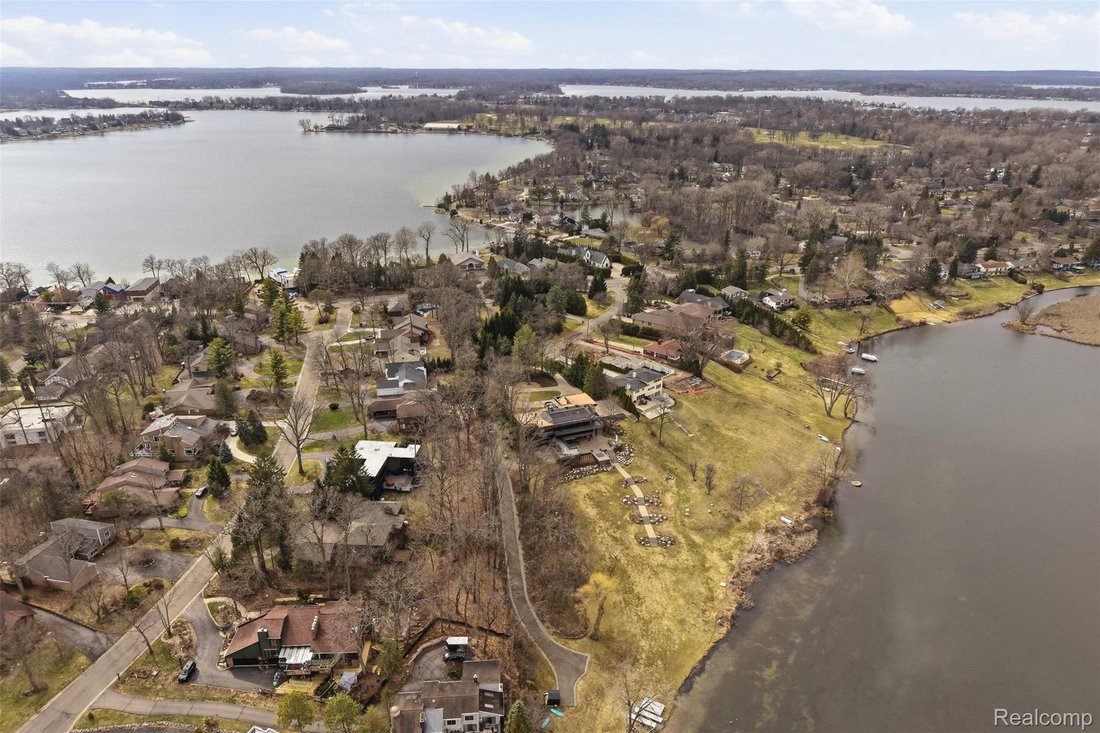 House in Sylvan Lake, Michigan, United States 4 - 16167619