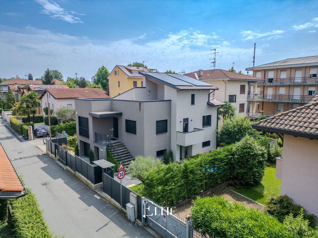 Villa in Arona, Piedmont, Italy 1 - 17556713