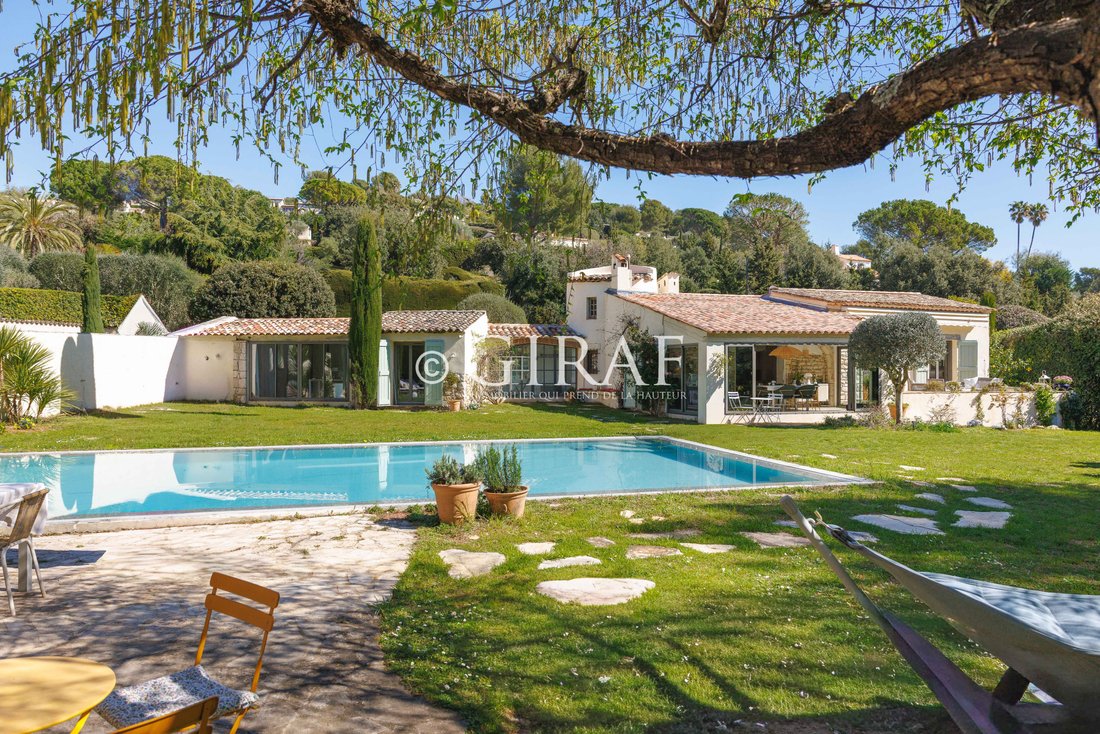 Villa in Saint-Paul-de-Vence, Provence-Alpes-Côte d'Azur, France 1 - 17565975