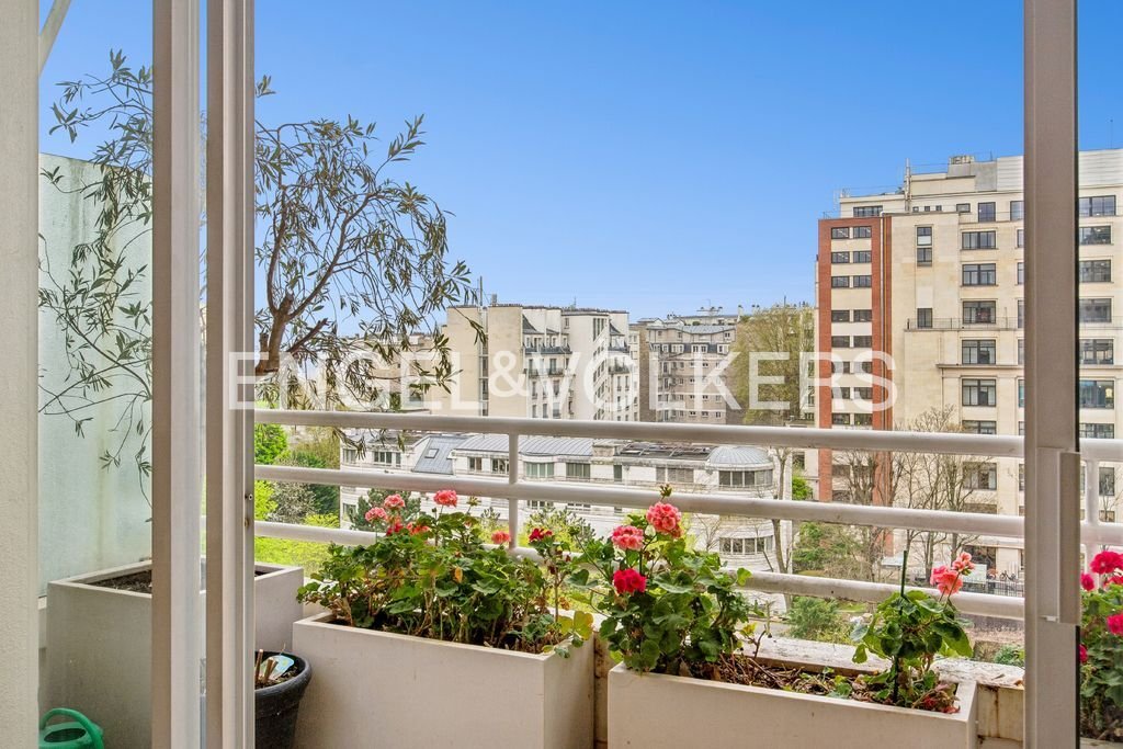 Apartment in Auteuil Nord, Paris 16e Arrondissement, Paris 2 - 17558407
