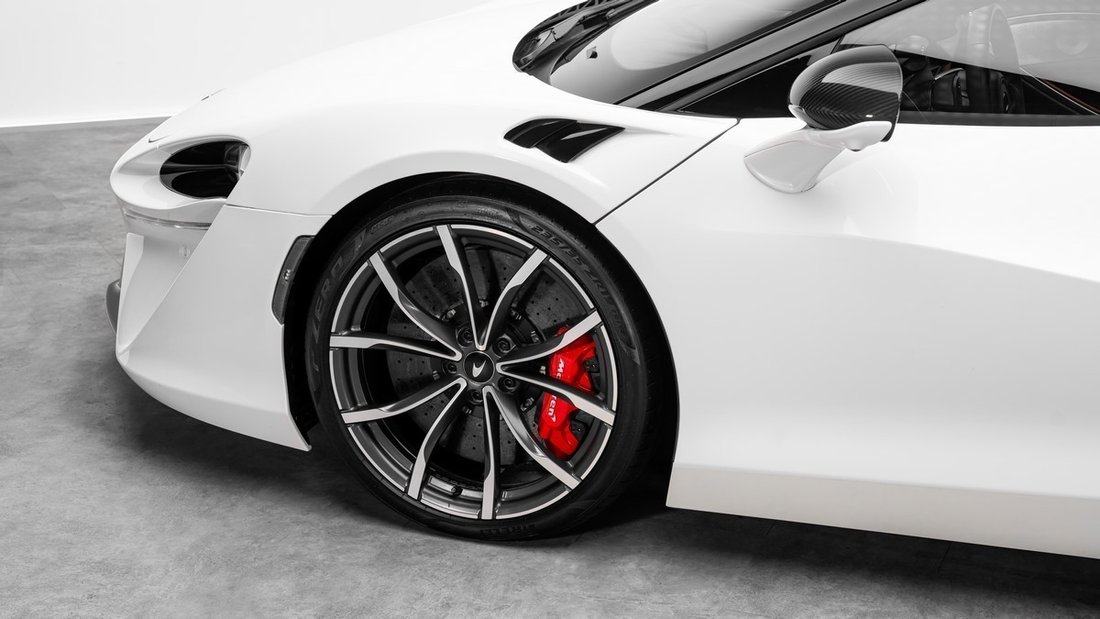 Coupe in Dubai, United Arab Emirates 4 - 17563541