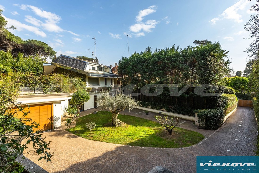 Villa in Eur - Torrino - Giuliano Dalmata, Rome, Lazio 1 - 17556765