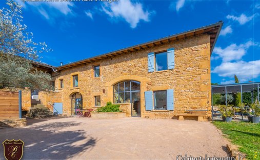 House in Saint-Jean-des-Vignes, Auvergne-Rhône-Alpes, France 1