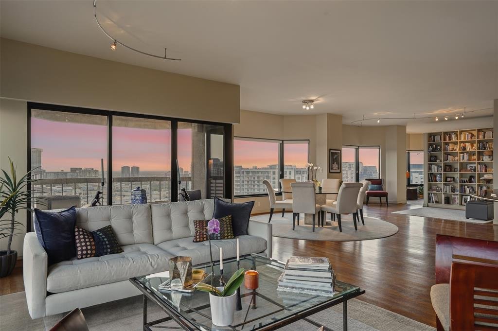 Condo in Dallas, Texas, United States 2 - 17560263