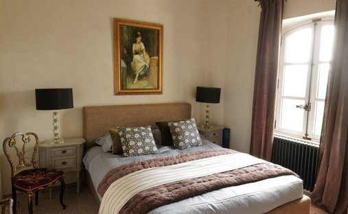 18th Century Château Facing The Luberon