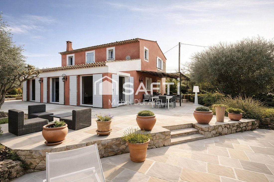House in Bagnols-en-Forêt, Provence-Alpes-Côte d'Azur, France 2 - 16849604