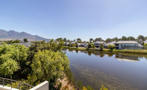 Townhouse in Paarl, Western Cape, South Africa 1