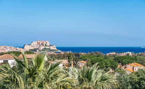 Haus in Calvi, Korsika, Frankreich 1