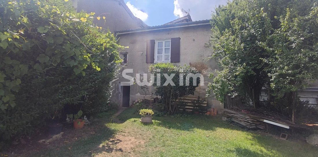 Estate in Charly, Auvergne-Rhône-Alpes, France 1 - 17558317