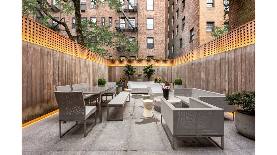 New York, New York, United States 5 - 17558124
