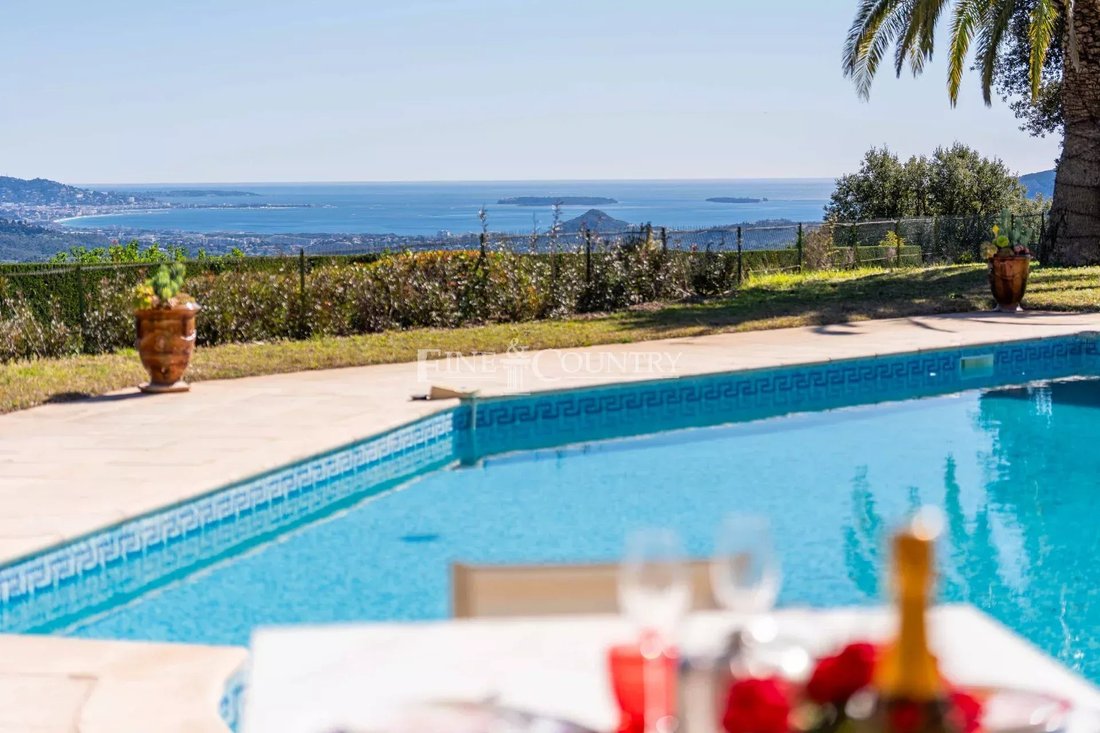 Villa in Les Adrets-de-l'Estérel, Provence-Alpes-Côte d'Azur, France 1 - 17563914