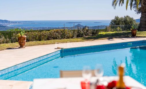 Villa in Les Adrets-de-l'Estérel, Provence-Alpes-Côte d'Azur, France 1