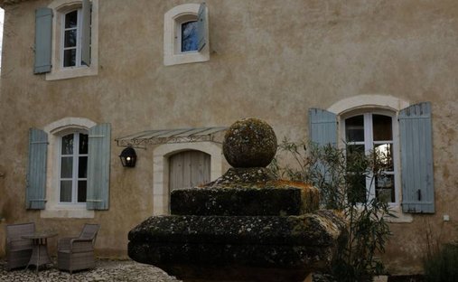 18th Century Château Facing The Luberon