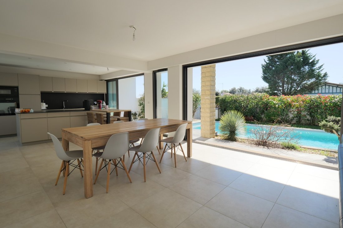 Villa in Vaux-sur-Mer, Nouvelle-Aquitaine, France 4 - 17557811