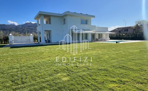 Villa in Pietrasanta, Tuscany, Italy 1