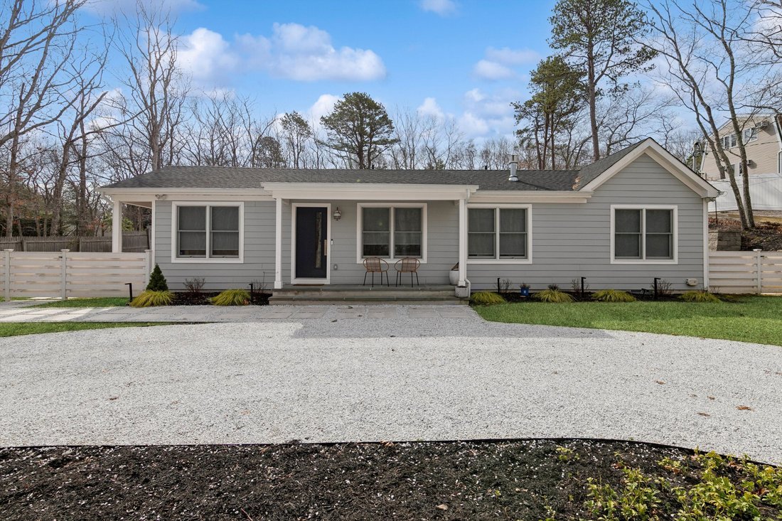 Hampton Bays, New York, United States 3 - 17568791