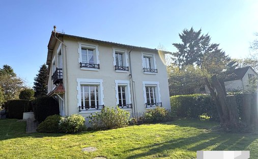 House in Saint-Hilaire-Saint-Mesmin, Centre-Val de Loire, France 1