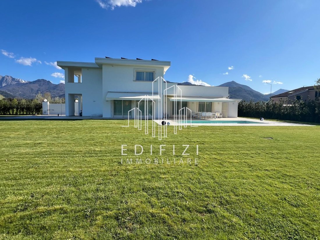 Villa in Pietrasanta, Tuscany, Italy 2 - 17565959