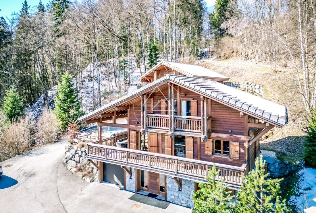 Chalet in Morzine, Auvergne-Rhône-Alpes, France 1 - 17558337
