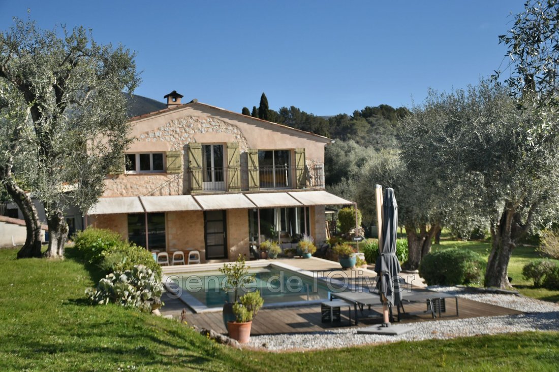 Villa in Le Rouret, Provence-Alpes-Côte d'Azur, France 1 - 17562831