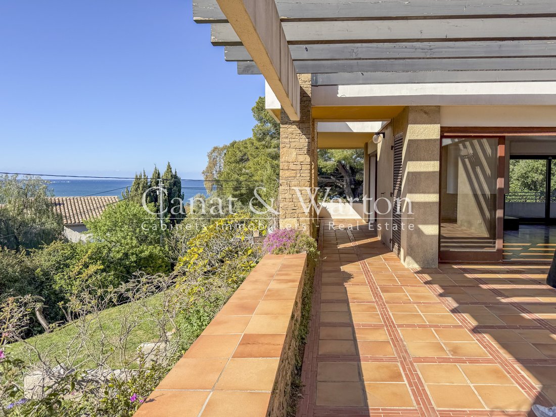 Villa in Six-Fours-les-Plages, Provence-Alpes-Côte d'Azur, France 1 - 17560682