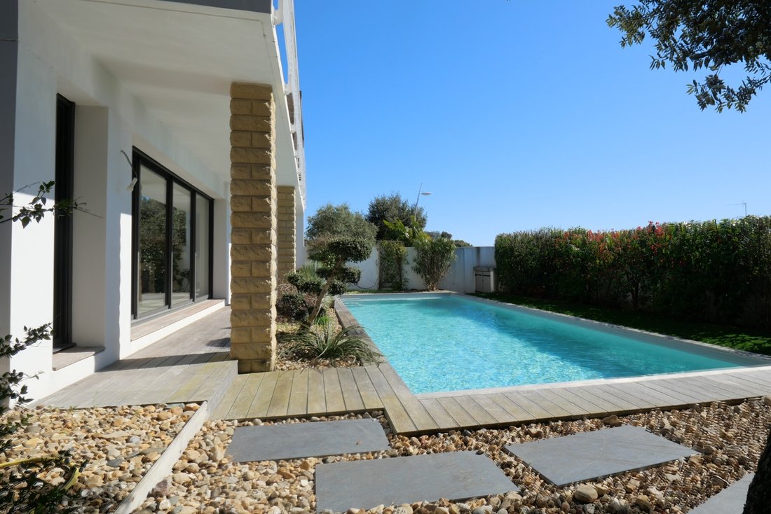 Villa in Vaux-sur-Mer, Nouvelle-Aquitaine, France 2 - 17557811