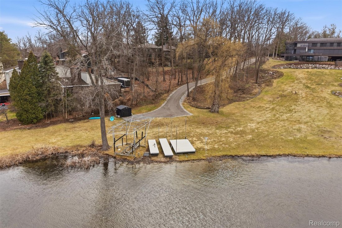 House in Sylvan Lake, Michigan, United States 1 - 16167619