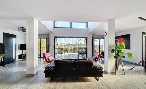 Villa in Saint-Martin-de-Londres, Occitania, France 1