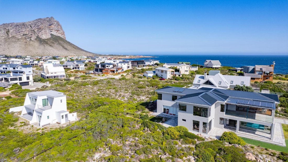 House in Overstrand Local Municipality, Western Cape, South Africa 2 - 17560676