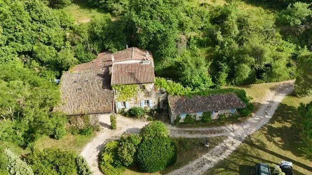 Estate in Mirmande, Auvergne-Rhône-Alpes, France 1 - 17557089